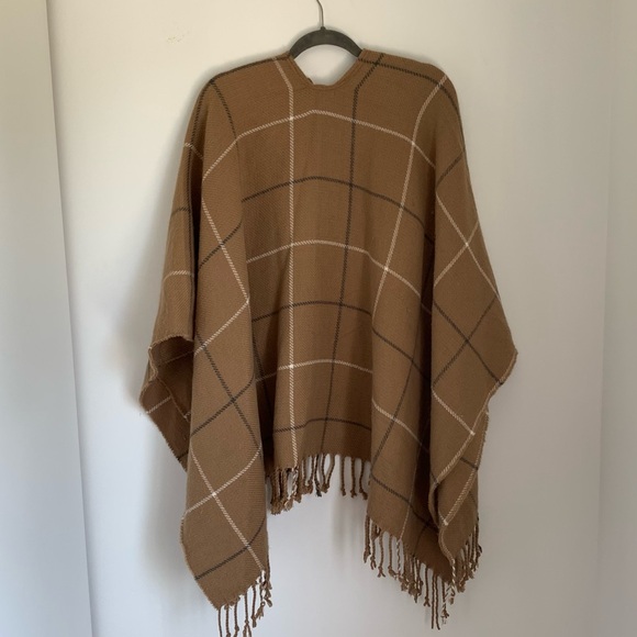 Abercrombie and Fitch Poncho - Picture 4 of 6